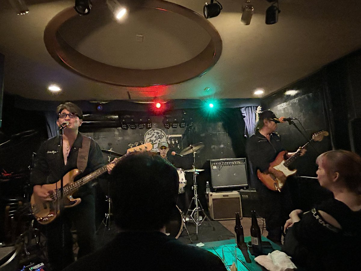 shugybass1968's tweet photo. 今夜の別館神戸少年でのライブにご来場いただいた皆様、ありがとうございました‼️
満員御礼‼️
共演のIVANKOLOFF さん、Brainba Stersさん、お疲れ様でした。
今年一番の盛り上がりでした🙌
#furglown
#brainbasters
#イワンコロフ
#YukkeyKNT
#yuzi1104
#kobe_syonen https://t.co/THTB7OEYjp