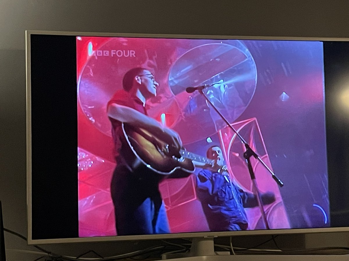 billybadknees's tweet photo. The Housemartins on @TOTPofficial. Can’t describe how much I worshipped this band. #thinkforaminute https://t.co/S3SPbhcM8b