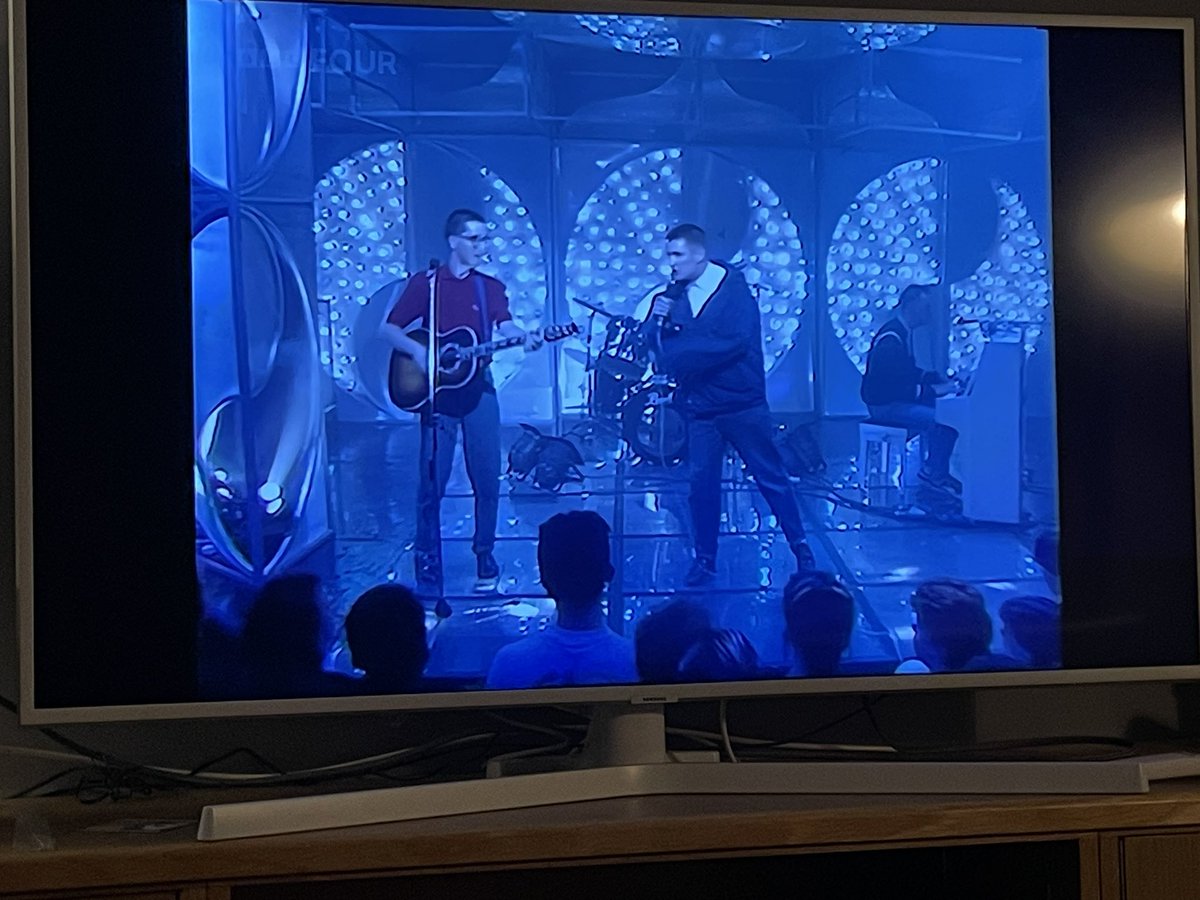 billybadknees's tweet photo. The Housemartins on @TOTPofficial. Can’t describe how much I worshipped this band. #thinkforaminute https://t.co/S3SPbhcM8b