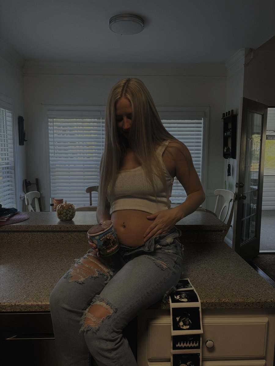 princess_aps's tweet photo. it still doesn’t feel real…half baked with my girl 💖🫶🏼🎀 20 weeks down! https://t.co/RWg5ArtJZ4
