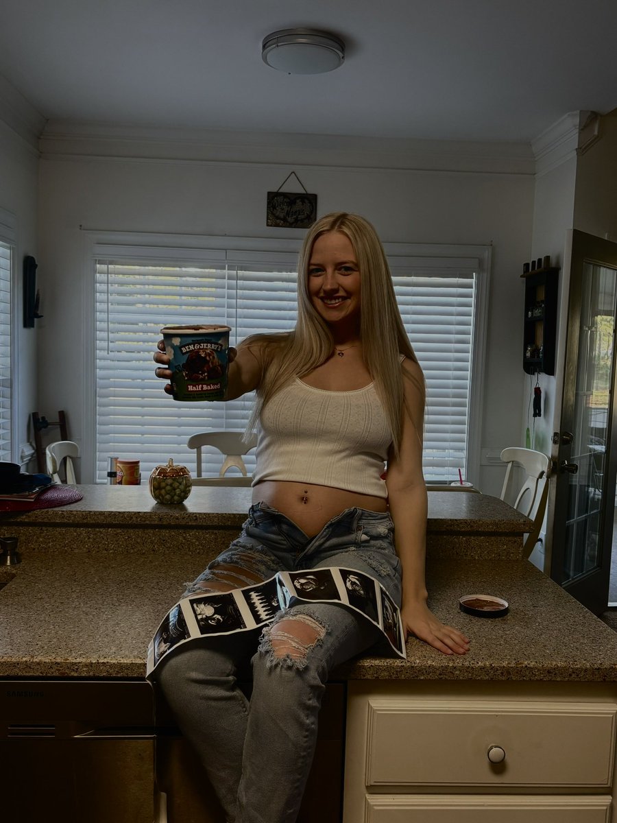 princess_aps's tweet photo. it still doesn’t feel real…half baked with my girl 💖🫶🏼🎀 20 weeks down! https://t.co/RWg5ArtJZ4