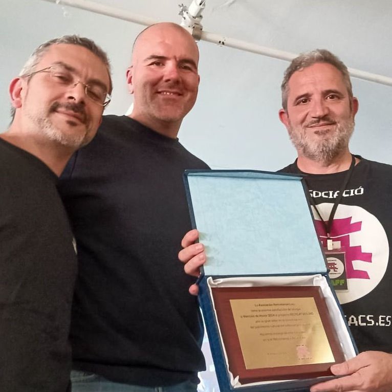 Associació Retromaniacs (@retromaniacs_es) on Twitter photo <a href="/Karakandao_/">Karakandao</a> <a href="/arcadespain/">Arcadespain</a> <a href="/ArcadesCat/">A.R.C.A.D.E.</a> RENDIMOS HOMENAJE A PERSONAS RELEVANTES de la escena del pico electrónico español mediante el galardón: MENCIÓN DE HONOR RETROMANIACS
En estas tres ediciones que llevamos hemos hecho entrega de la placa a Jaume Sanahuja presidente y fundador de MGA-NEW PARK, a Javier Valero por <a href="/Karakandao_/">Karakandao</a> <a href="/arcadespain/">Arcadespain</a> <a href="/ArcadesCat/">A.R.C.A.D.E.</a> RENDIMOS HOMENAJE A PERSONAS RELEVANTES de la escena del pico electrónico español mediante el galardón: MENCIÓN DE HONOR RETROMANIACS
En estas tres ediciones que llevamos hemos hecho entrega de la placa a Jaume Sanahuja presidente y fundador de MGA-NEW PARK, a Javier Valero por