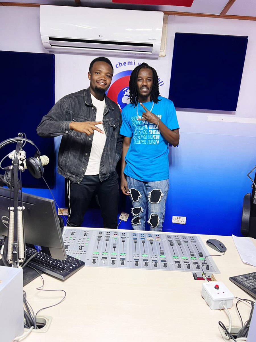 SpapaDeh's tweet photo. #UsikuSacco Wweeddeeaa Till A Morning Light Unaskiza Show Ukiwa Area Gani?? @RadioCitizenFM @PabMulunda @SpapaDeh https://t.co/rlhB0yFcUt