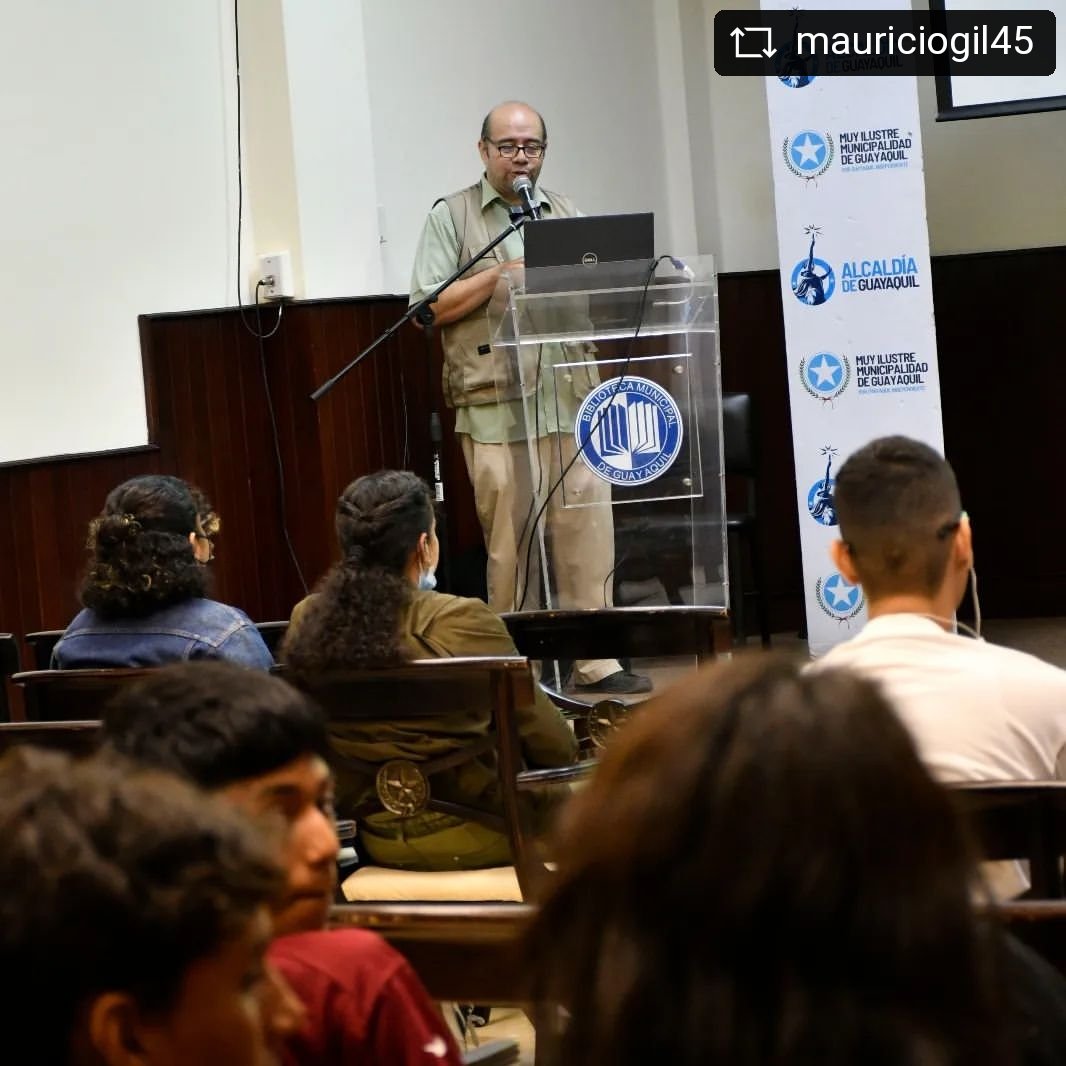 EscueladelComic's tweet photo. #charla #creaciondecomics @alcaldiagye #bibliotecamunicipal @albylopezr https://t.co/BRj9KT6Kpi