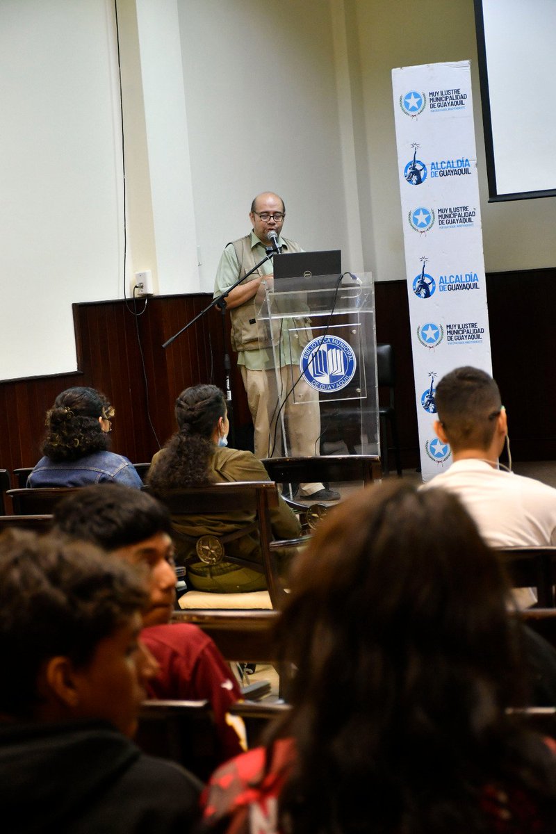 EscueladelComic's tweet photo. #charla #creaciondecomics @alcaldiagye #bibliotecamunicipal @albylopezr https://t.co/BRj9KT6Kpi