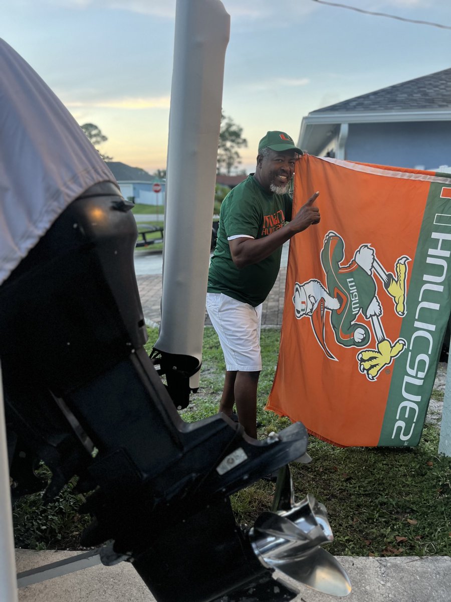 LukePierre4's tweet image. Hurricane 🌀 ready #1