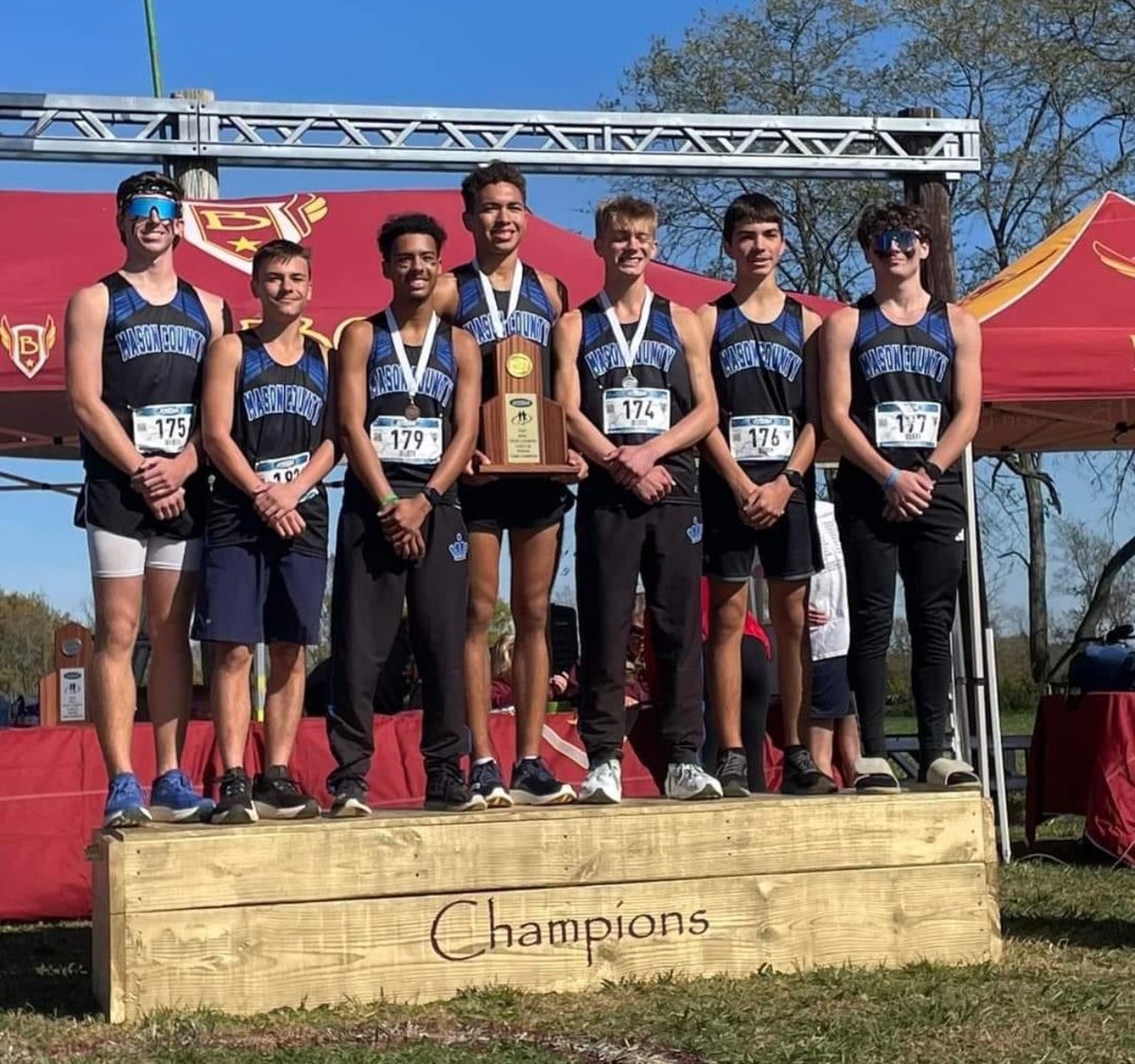 tscaggswftm's tweet photo. The Mason County Royals Cross Country team won their second straight 2A Region 6 title today at Bourbon County. 

The Royals edged out Russell by 8 points. https://t.co/MxXtNBjzPj