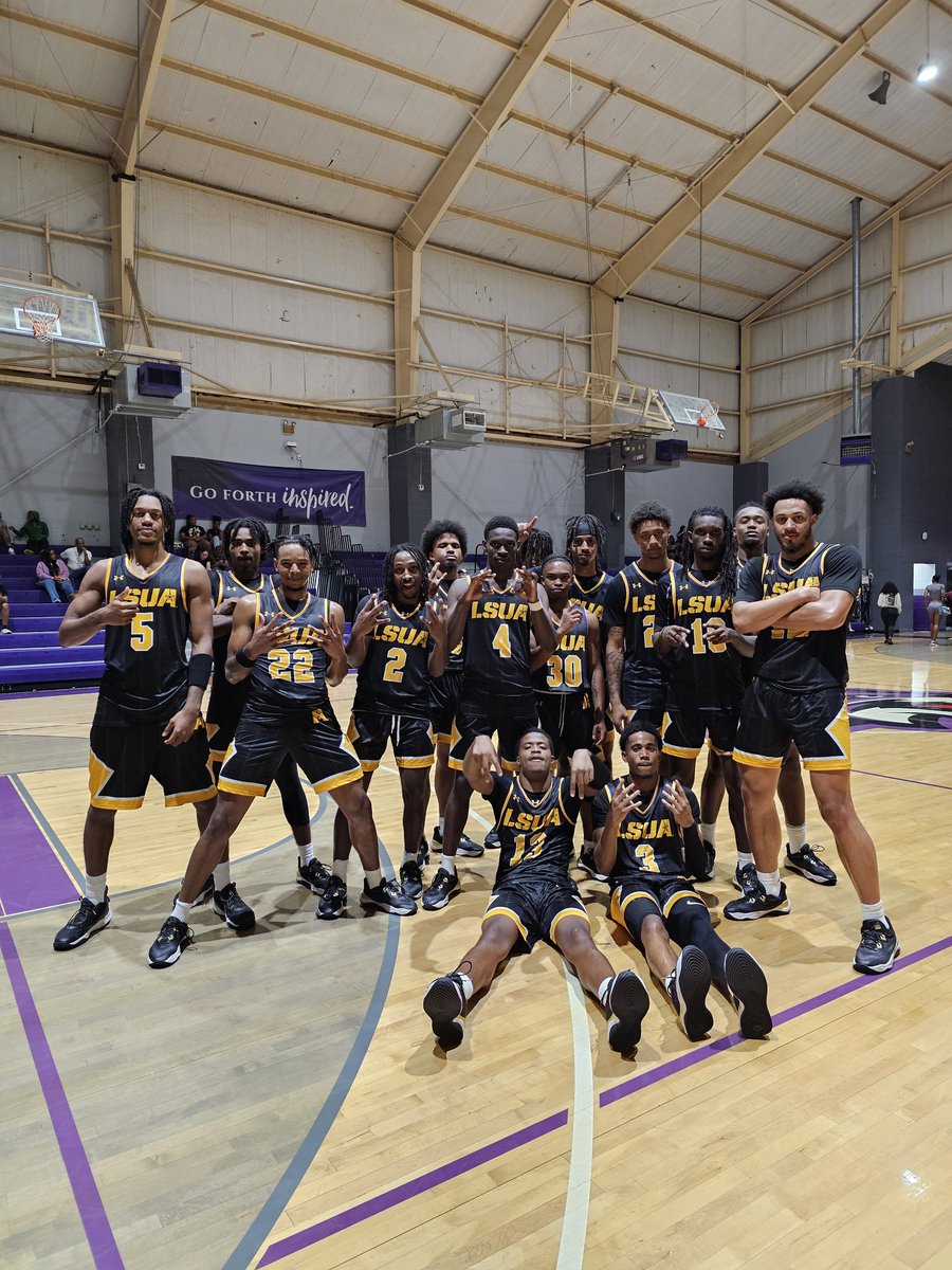 Get the road W, take a picture. 📸

#lsuamensbasketball #lsuabasketball #basketball #generals