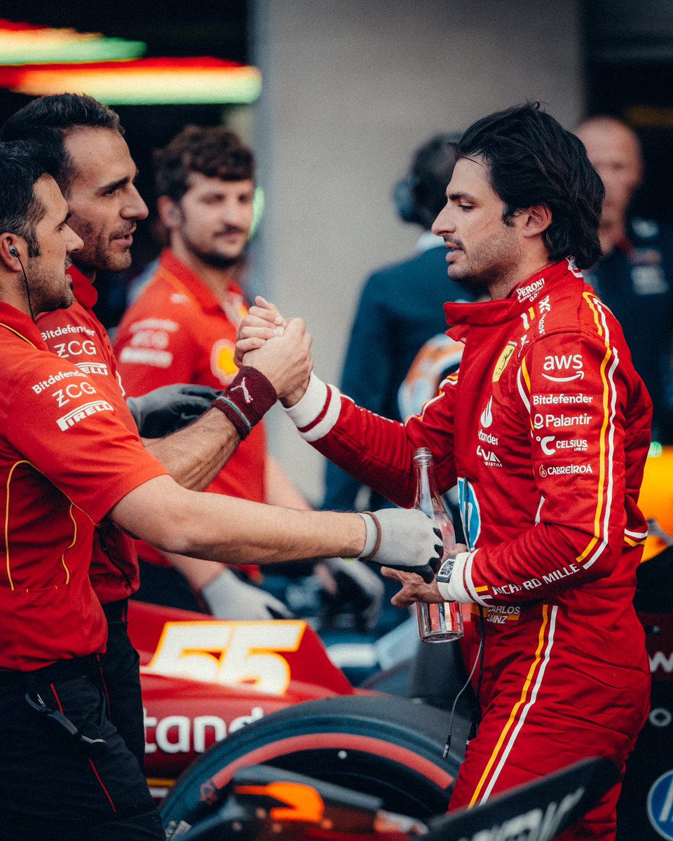 ScuderiaFerrari's tweet photo. First pole of 2024!! 🚀 

Bravo @Carlossainz55 🔥 https://t.co/54DfiBatev