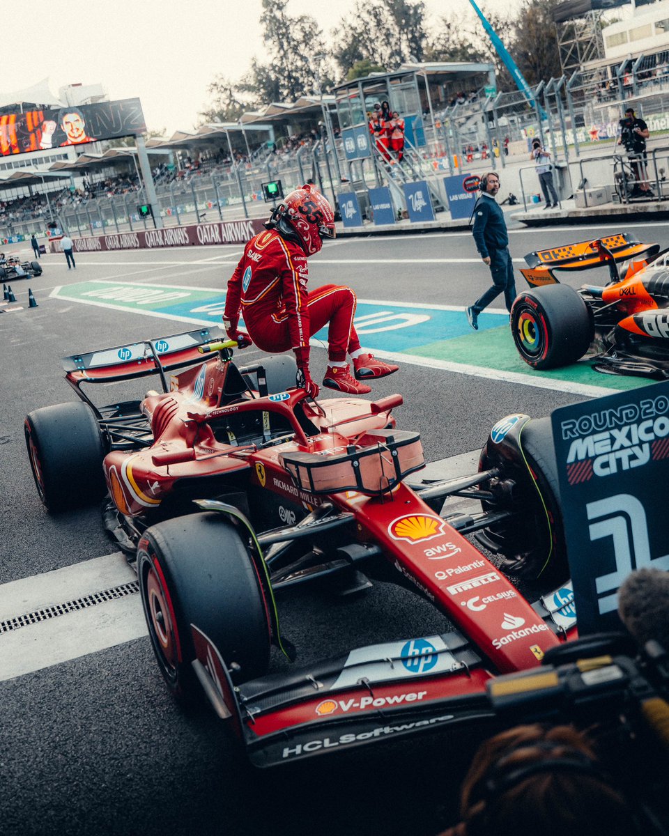 ScuderiaFerrari's tweet photo. First pole of 2024!! 🚀 

Bravo @Carlossainz55 🔥 https://t.co/54DfiBatev