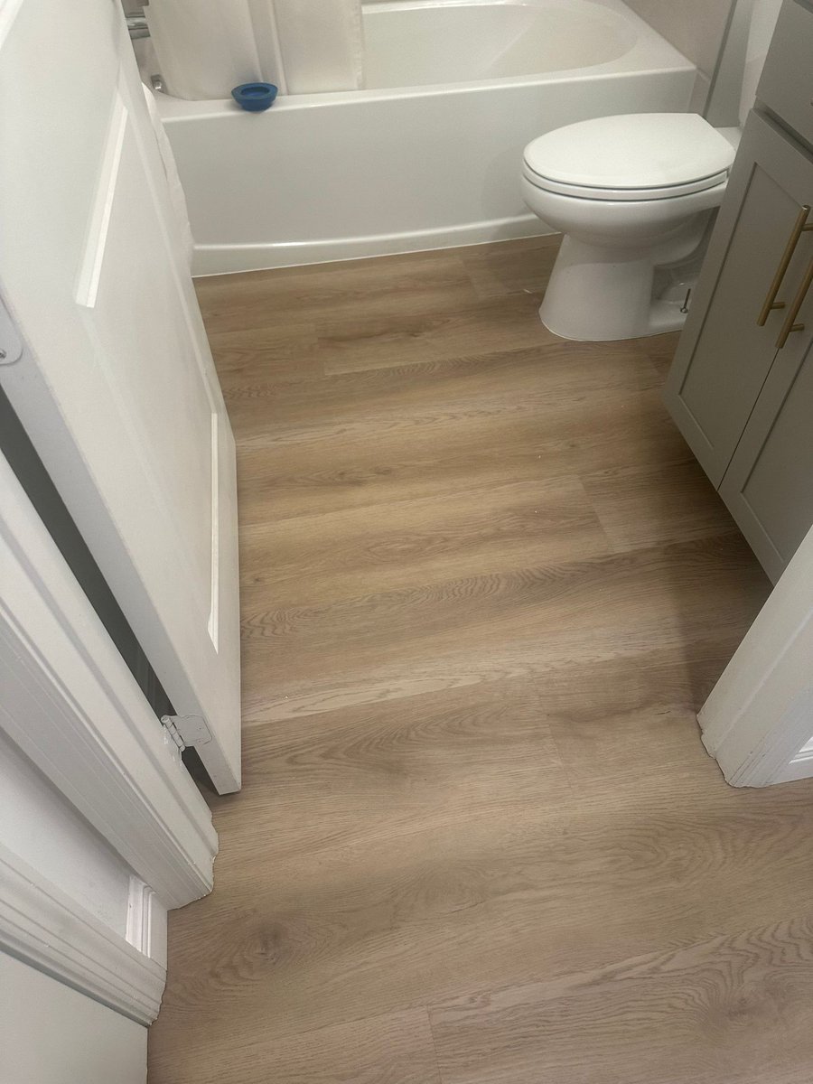 OasisfloorsFL's tweet photo. 💎 Luxury Vinyl Plank  not only levels up your home's flooring, it also levels up the way you live. 

💎 Enjoy beautiful, durable and easy-to-care-for flooring that will enhance virtually any decor. 

💎 Transform any space into a room you'll love. https://t.co/Xm8Css09bp