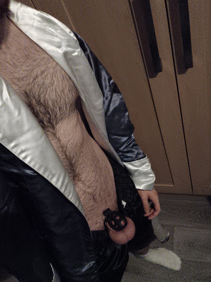 Day 26: Ding ding ding. Lovely bit of nylon to stay worked up overnight. 

#locktober #cagecheck #chastity #gaychasity #locked #caged #kink #gaykink #nylon #boxing #boxingkink #nylonshorts #whitesocks #socks <a href="/ChastityVillage/">Chastity Village (17.3k)</a> <a href="/GayChastityRTs/">Gay Chastity Retweets - 69K</a>