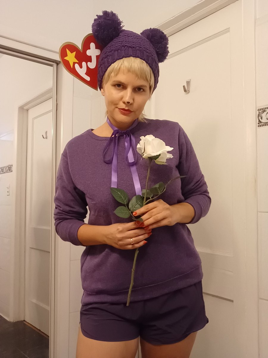 eggslovato's tweet photo. i hate gay halloween what do you mean you're princess diana the woman AND the beanie baby? https://t.co/QPxNqpuLlY