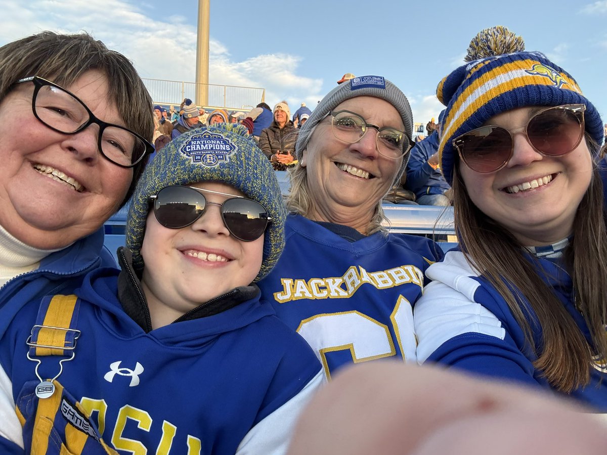 annanelson03's tweet photo. #gojacks. Beat the yotes https://t.co/1SrfPmdYv7