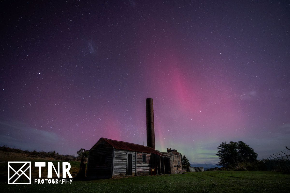 TNR_Protography's tweet photo. Still FIZZING over the aurora earlier this month. A few photos from places around my childhood!

Used to stare at the old butchery for what felt like hours, waiting for the school bus on the cold frosty mornings! https://t.co/fi6EgJY3Q6