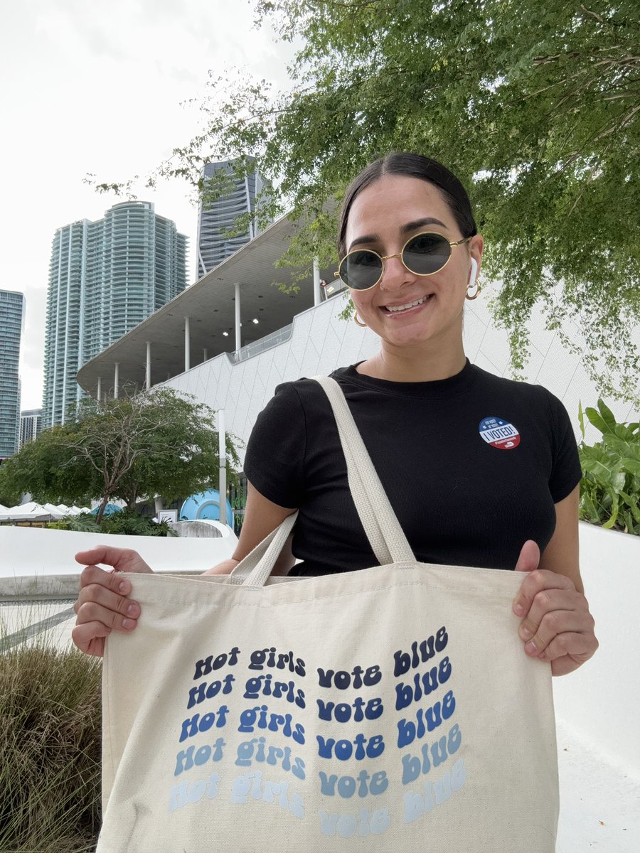 camilacisss's tweet photo. Let me be clear:

Hot girls vote blue.

#FloridaDemsVote https://t.co/hRMJiKx6FF