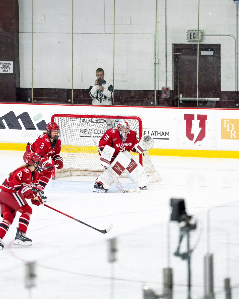 _ofcreative_'s tweet photo. First Harvard road trip in the books!

Thanks for having me @HarvardWHockey https://t.co/PesgYubxfW