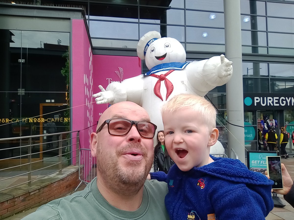 Fatbobtarn's tweet photo. Great weekend with @brianblessed and @domjoly plus stay puft and temu RoboCop. https://t.co/6Z7JDLmXc2