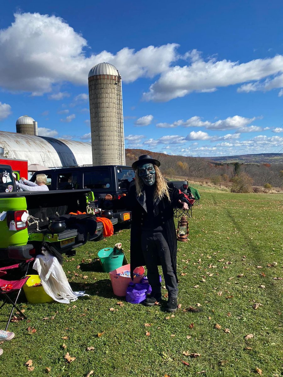 tntnetwork61's tweet photo. At a trunk or treat earlier today #MyLifeForYou https://t.co/NDfddF8Yf1