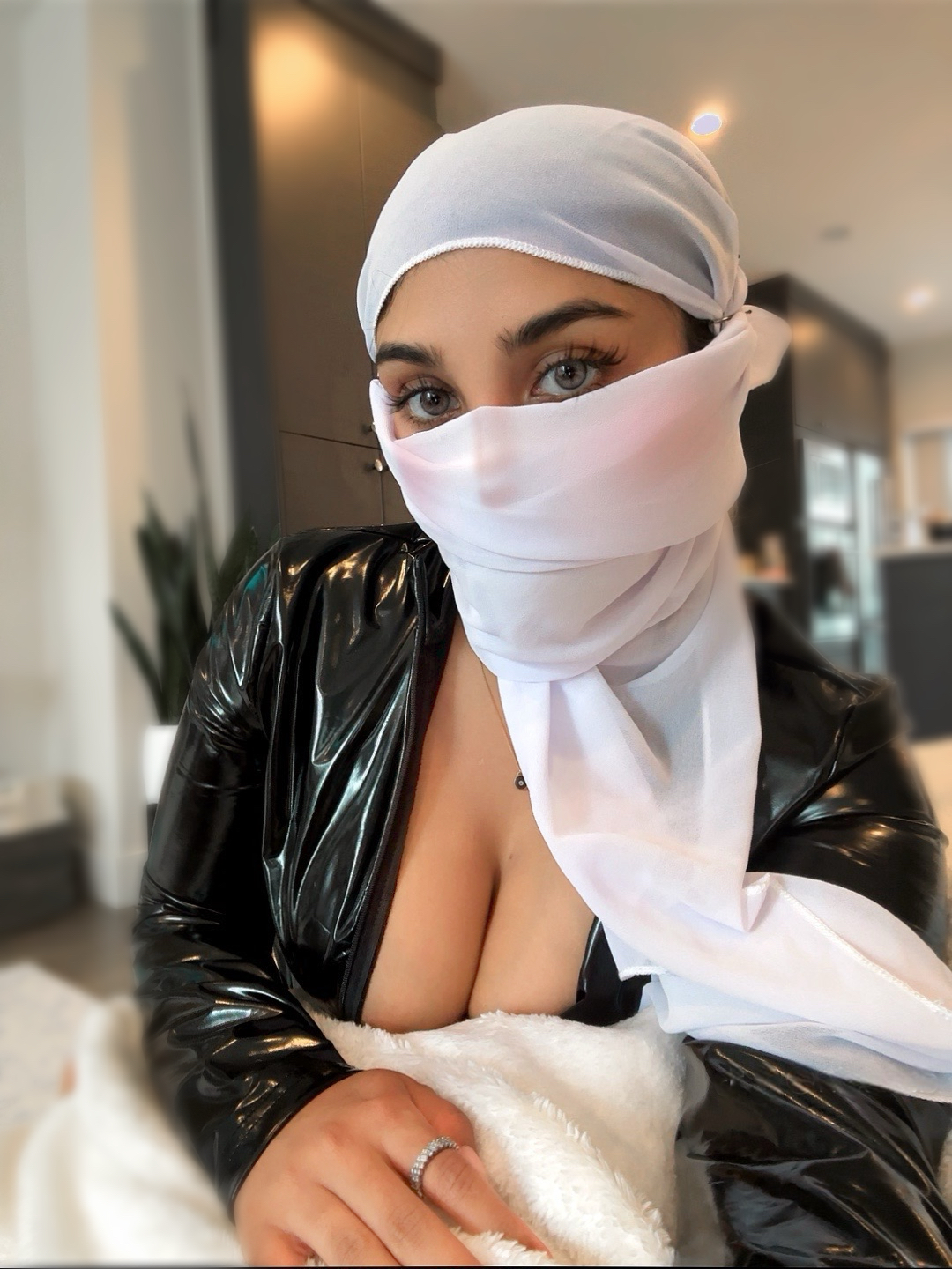 Azilia Hadid on X: @MoloooPo Thats supposed to stay on my other page😭  t.coDymXIiXgy0  X