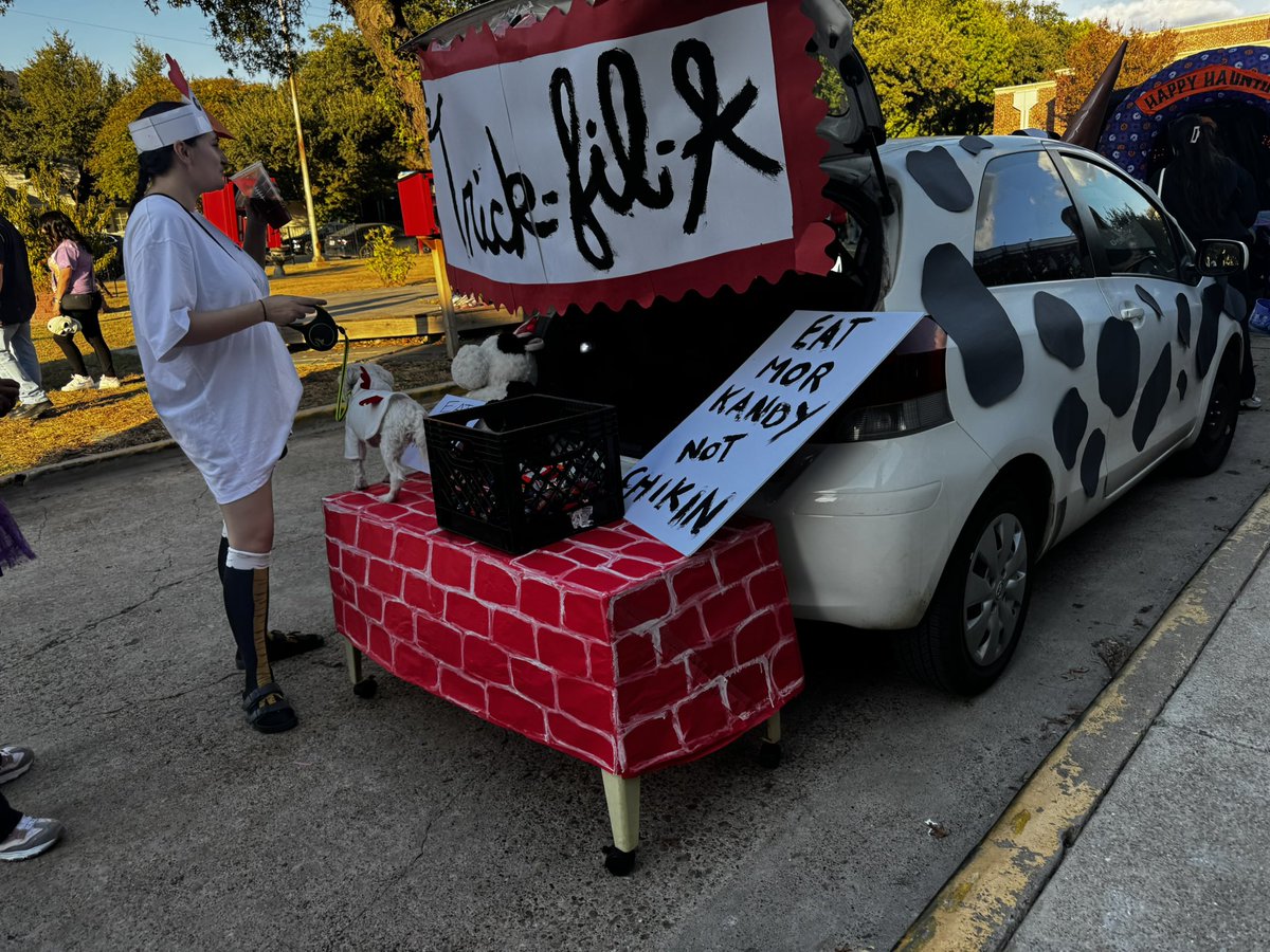Fun night at <a href="/PrestonHollowES/">Preston Hollow Elementary - IB World School</a> Trunk or Treat! Thank you to all families and staff for all the laughter, sweet smiles and fun costumes!!!