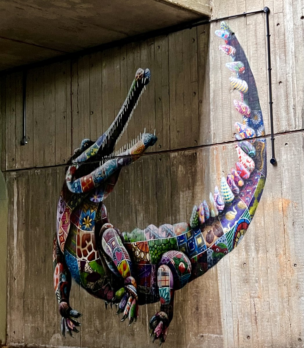 LizzieHelenMay's tweet photo. #Mondaysarebrutal #muralMonday - colourful murals by artist Louis Masai brighten the concrete walls of an underpass at London Zoo (might need a click) https://t.co/kWp4KXyXzZ