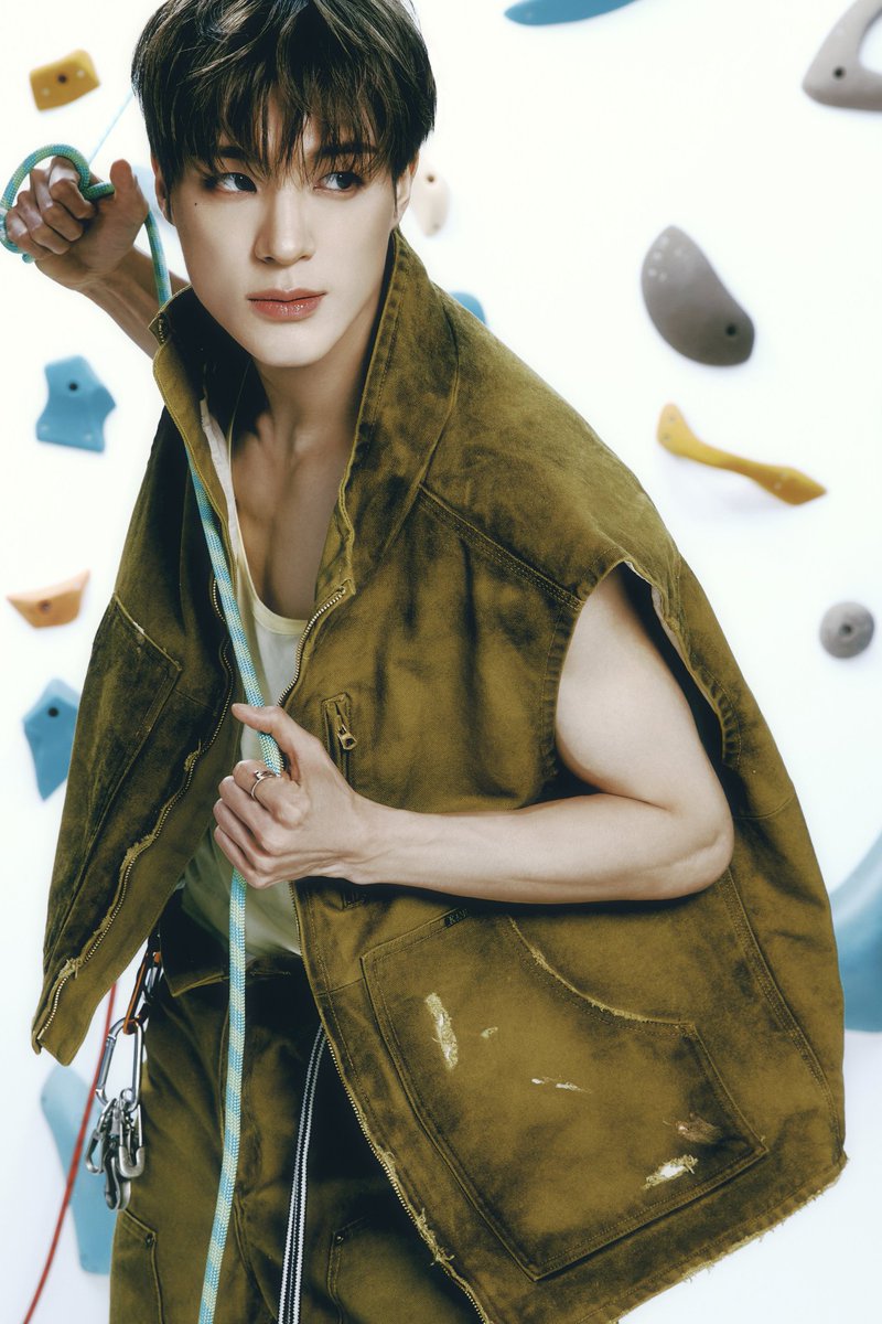 . ۫ ꣑ৎ  —   NCT  Dream  first  page  of DREAMSCAPE. The.  constructive - dream  is  our   theme  now, looking at  how  cool  we  are