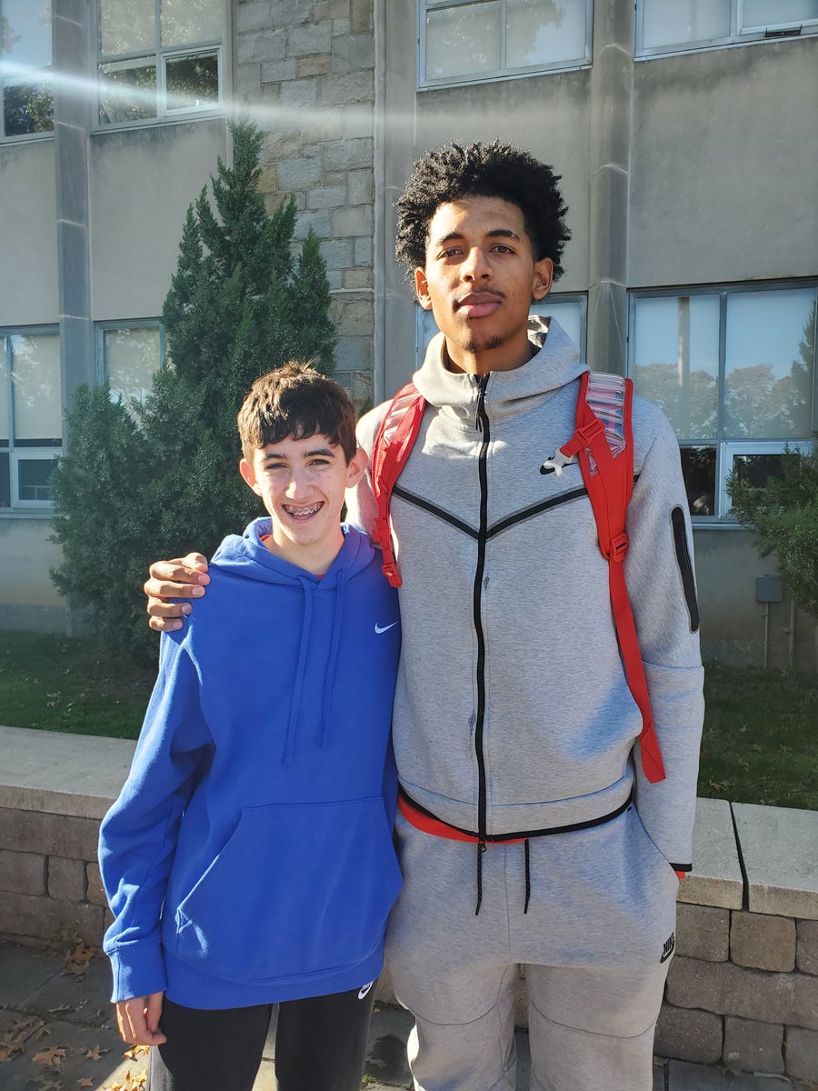 BrianTBrowne's tweet image. Great to see @RJLuisJr mingling with @StJohnsBBall fans during Homecoming event. He went above &amp;amp; beyond greeting young fans. A classy Ambassador of @StJohnsU #SJUBB