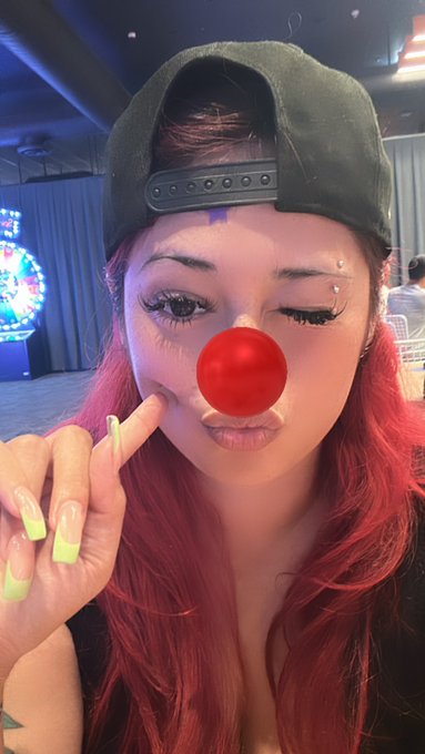 Watch sick ass foo's leaked NSFW photo on TwXstars