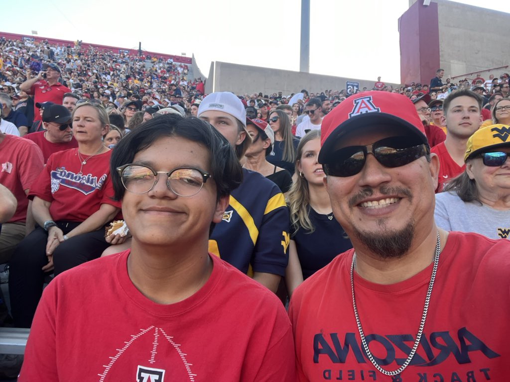 sandovalvr's tweet photo. Let’s go Cats! Beat the Mountaineers. 
🐻 ⬇️ #BearDown https://t.co/lX6bHHL6W8