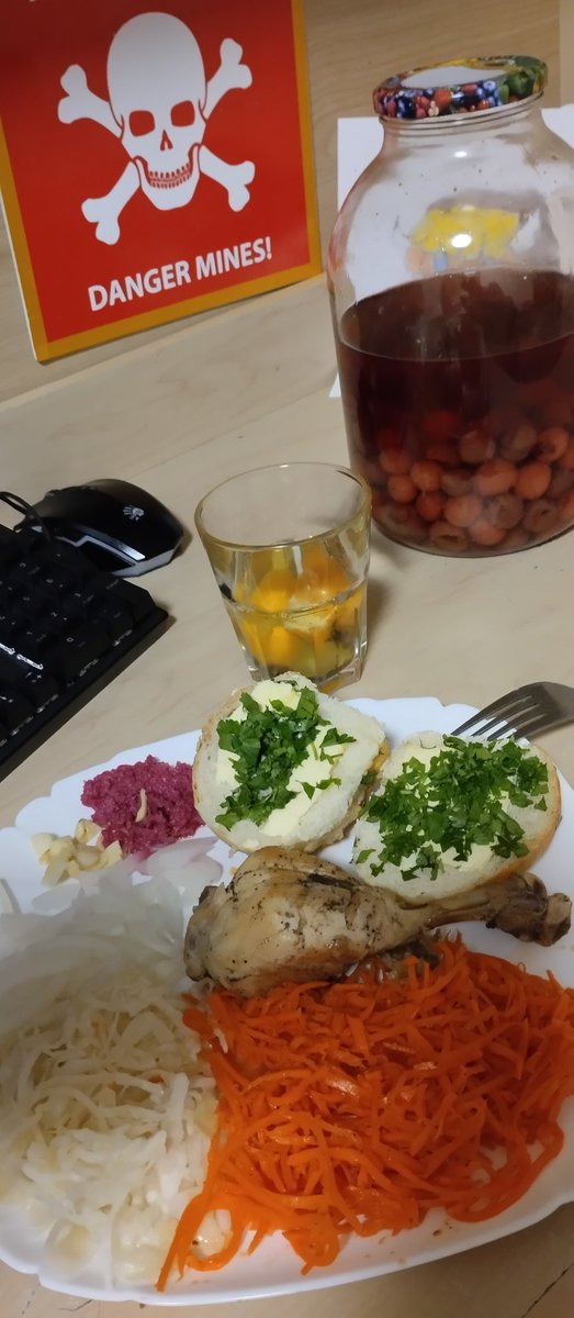 Мозок:Бля....пів третьої що робити....
Шлунок: Їбать братан, маю ахуєнннну ідею
.
.
.