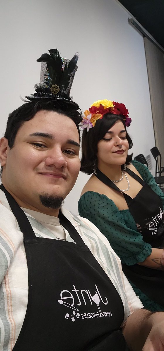 iSnaXed's tweet photo. First time in a century I paint. Even better that is with my BFL 💓
#BestFriend4Life 🫂♥️ https://t.co/GWANGeOMR4