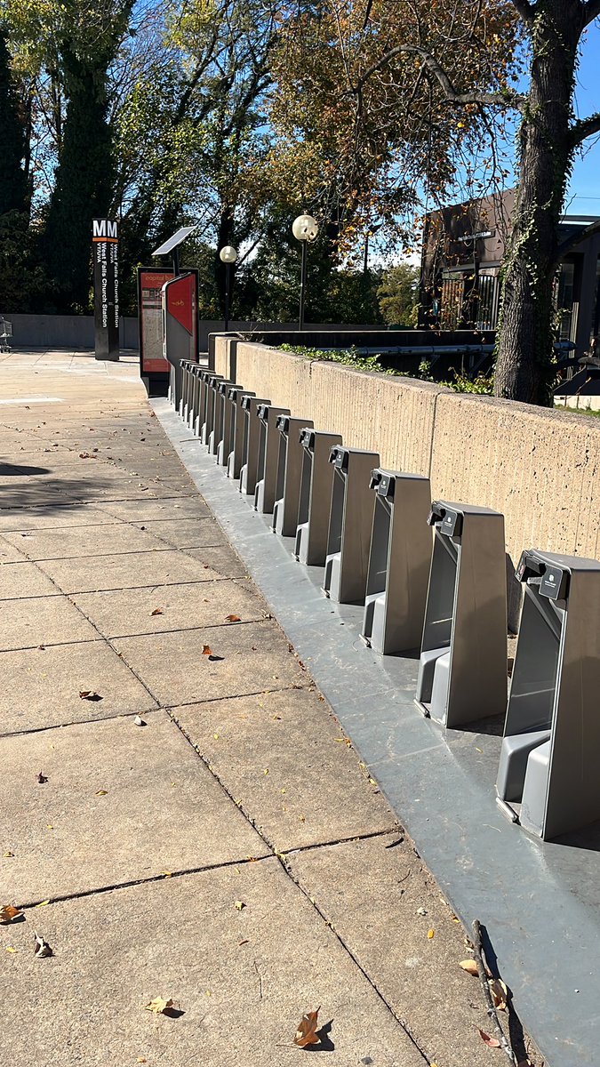 Transiters's tweet photo. @Gawain4ANC @ggwash @swlittauer Arlington, @FallsChurchGov Falls Church, @wmata, and Fairfax are doing a terrible job of keeping bike share running. When will capital bike shares be fixed? https://t.co/s1jNxzBcHx