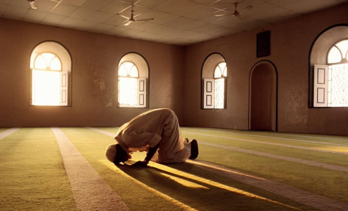 حضرت جابر رضی اللہ عنہ سے روایت ہے ،

 رسول اللہ  ﷺ  نے فرمایا :

’’ بندے اور کفر کے درمیان صرف نماز چھوڑنے کا فرق ہے ۔‘‘ 

(سنن نسائی : 465)