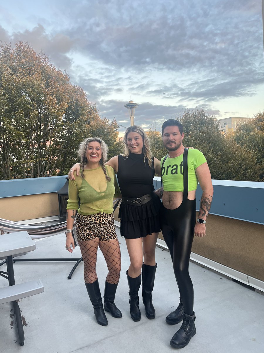fltr3v0r's tweet photo. Sweat content from the last show in Seattle💚 https://t.co/4krIf2Dmzu