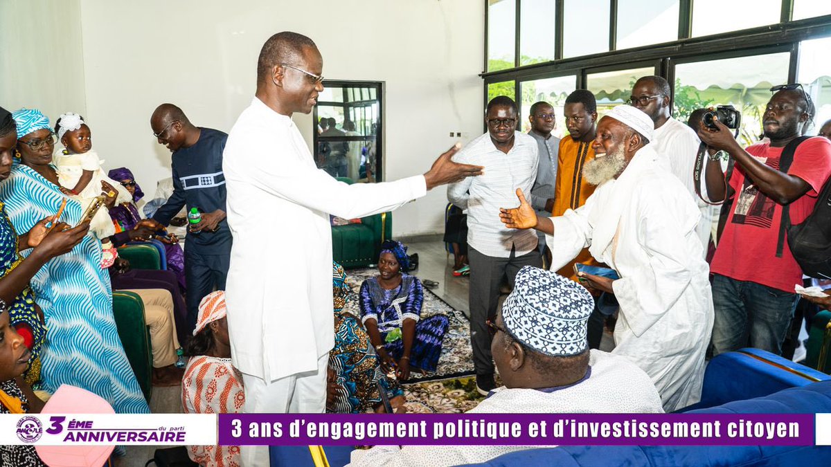 takhafal's tweet photo. Le parti Awalé - Jàmbaar Yi fête son 3ème anniversaire. Octobre 2021 - Octobre 2024.
Félicitations à tous les Jàmbaar et bon anniversaire 🎂🎉.
Dara Jombu Nu !
#Awale
#jubjubaljubanti https://t.co/IIwTvcefse
