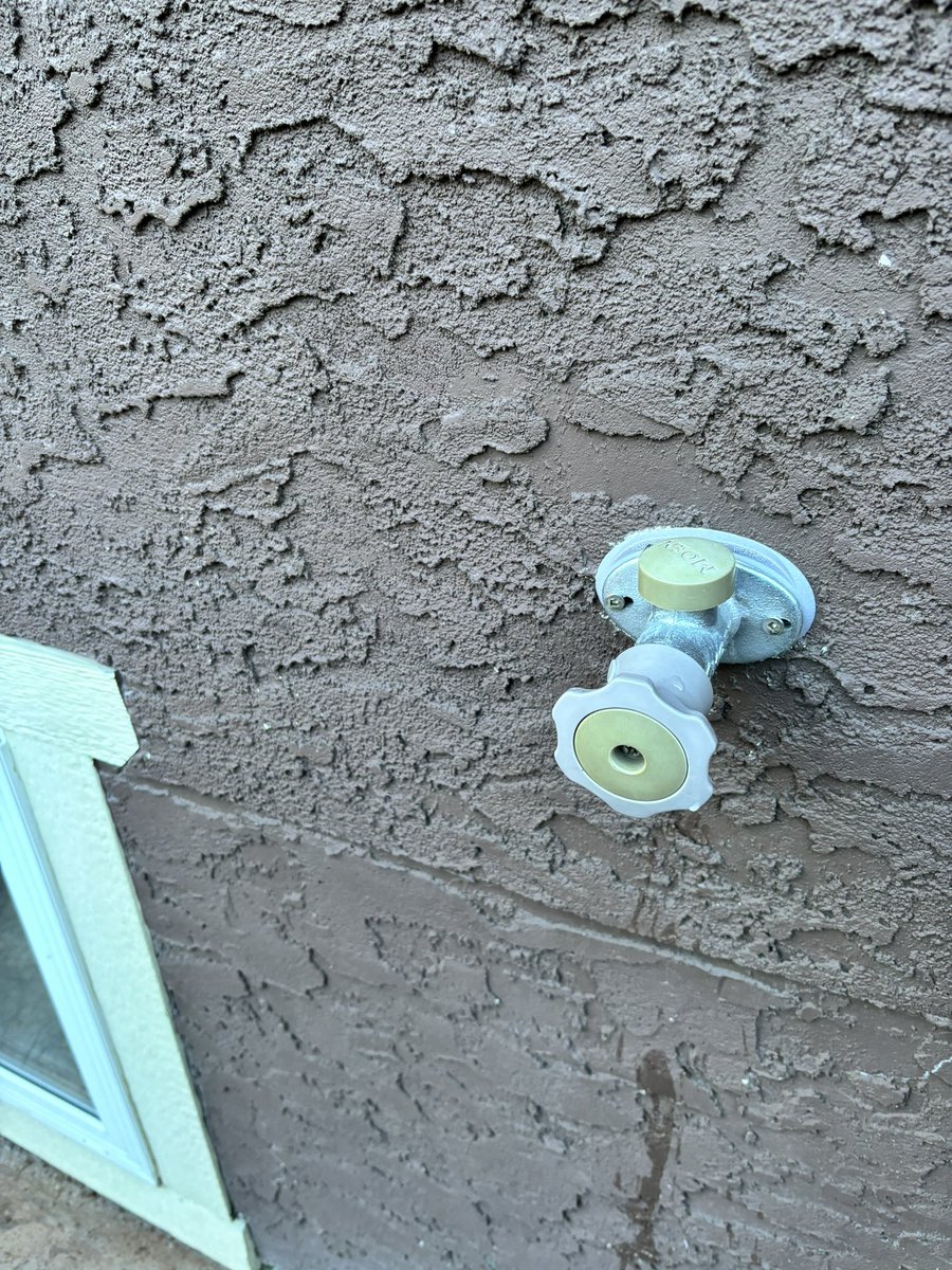 ronaldcannon's tweet image. I get a little stupidity obsessed with winterizing my property. I put these on even though the water is shut off inside. #winterizing #dadlife #Dividends #gold #silver #oil $TOU $AMD