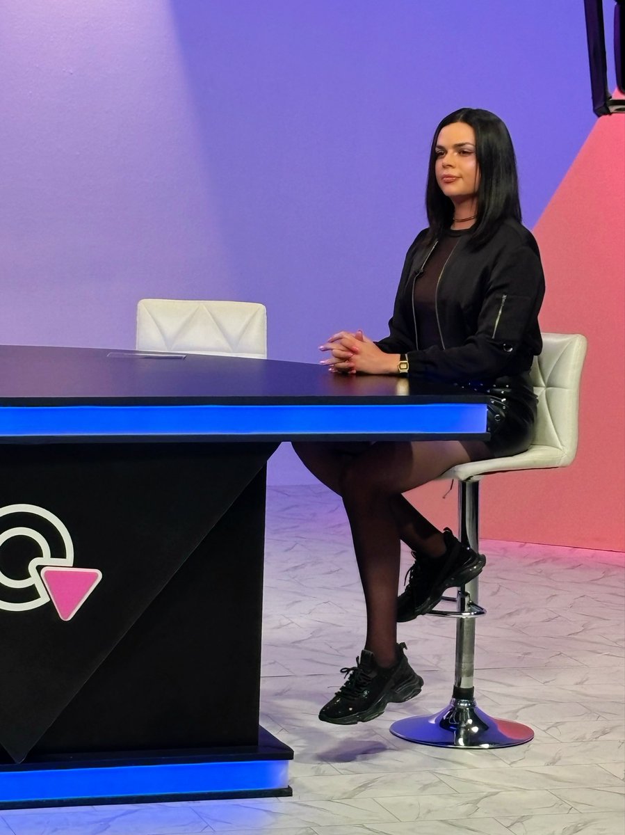 vmorettii's tweet photo. I had such a great time 🌈 thank you for the lovely interview 💖 @LATVNetwork @LatiNationTV @q_agenda don’t miss it when it comes out on the next season of #theqagenda #theqagendalatv ❤️ #latination #latv #interview #losangeles #valentinamoretti #singersongwriter #lgbtartist #transartist #transsinger #latinartist #latinaartist #tvshow #lgbt #womeninmusic #mujeresenlamusica #transwomen