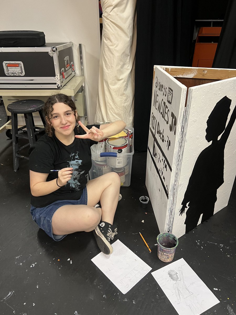 Saturday set day was a big success! Thanks to the parents and students who helped out, along with Mr. Hutto and Ms. RC… even our amazing custodian, Flor’s, daughter helped out! Holmes is absolutely where the heart is!!