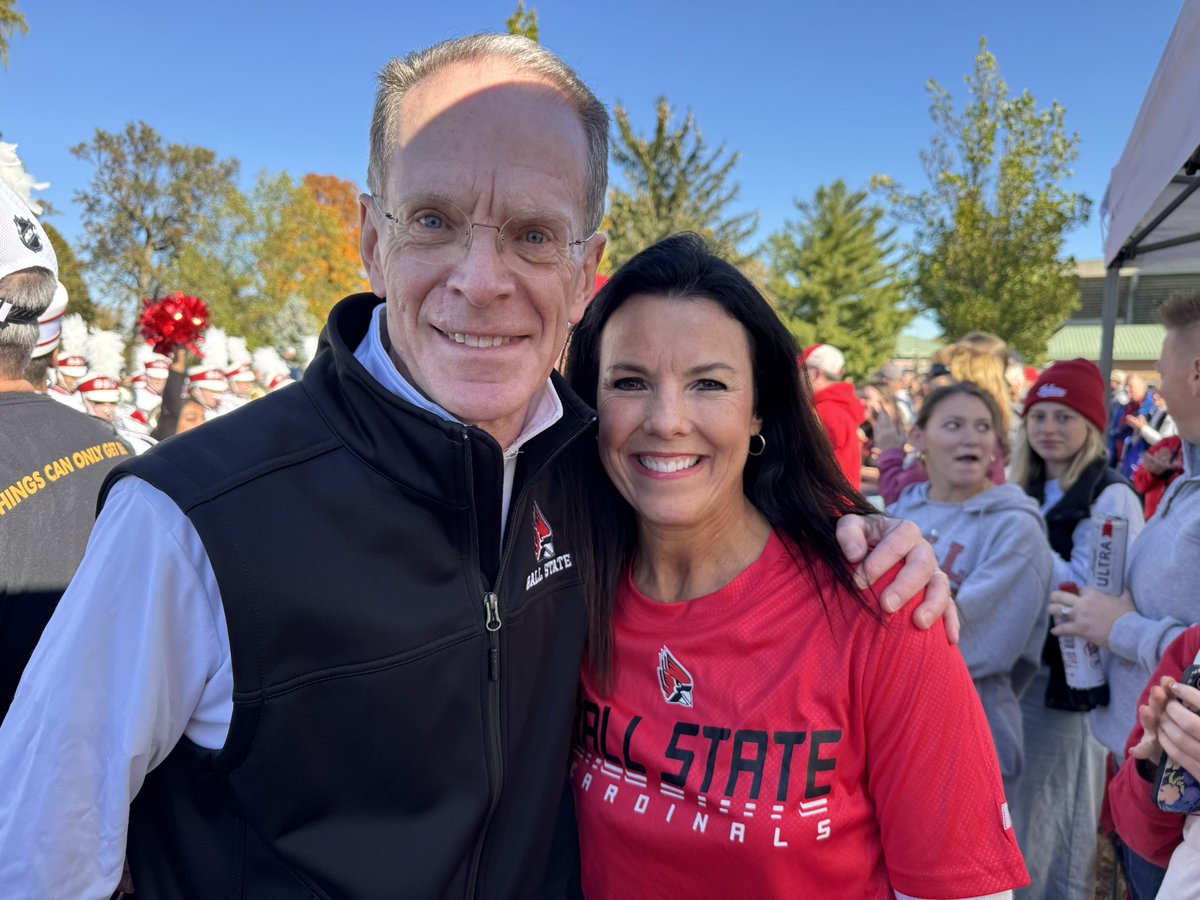 MbadeBade's tweet photo. What a beautiful day for BSU Homecoming, tailgating, walking and celebrating with great colleagues and friends! A special thanks to Kevin Gerrity for hosting &amp; to President Mearns &amp; many others that stopped by to visit, including The Pride of Mid-America Marching Band! Go, Cards! https://t.co/t8Tv65r2L9