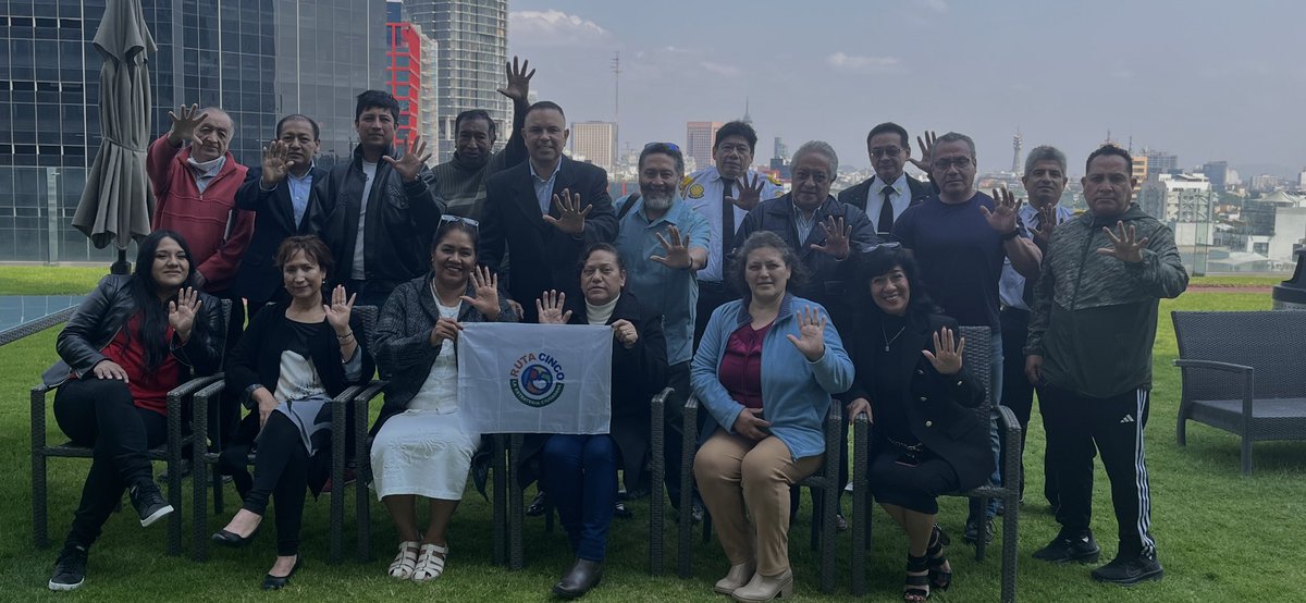 CarlosSarabiaC's tweet photo. Hoy nos reunimos con líderes de diferentes alcaldías de la CDMX, les expliqué que es @ruta5oficial  y lo importante que es pertenecer a nuestro movimiento nacional, vamos bien y cada día somos más, @ManuelEspino https://t.co/wPpx3Thu9I