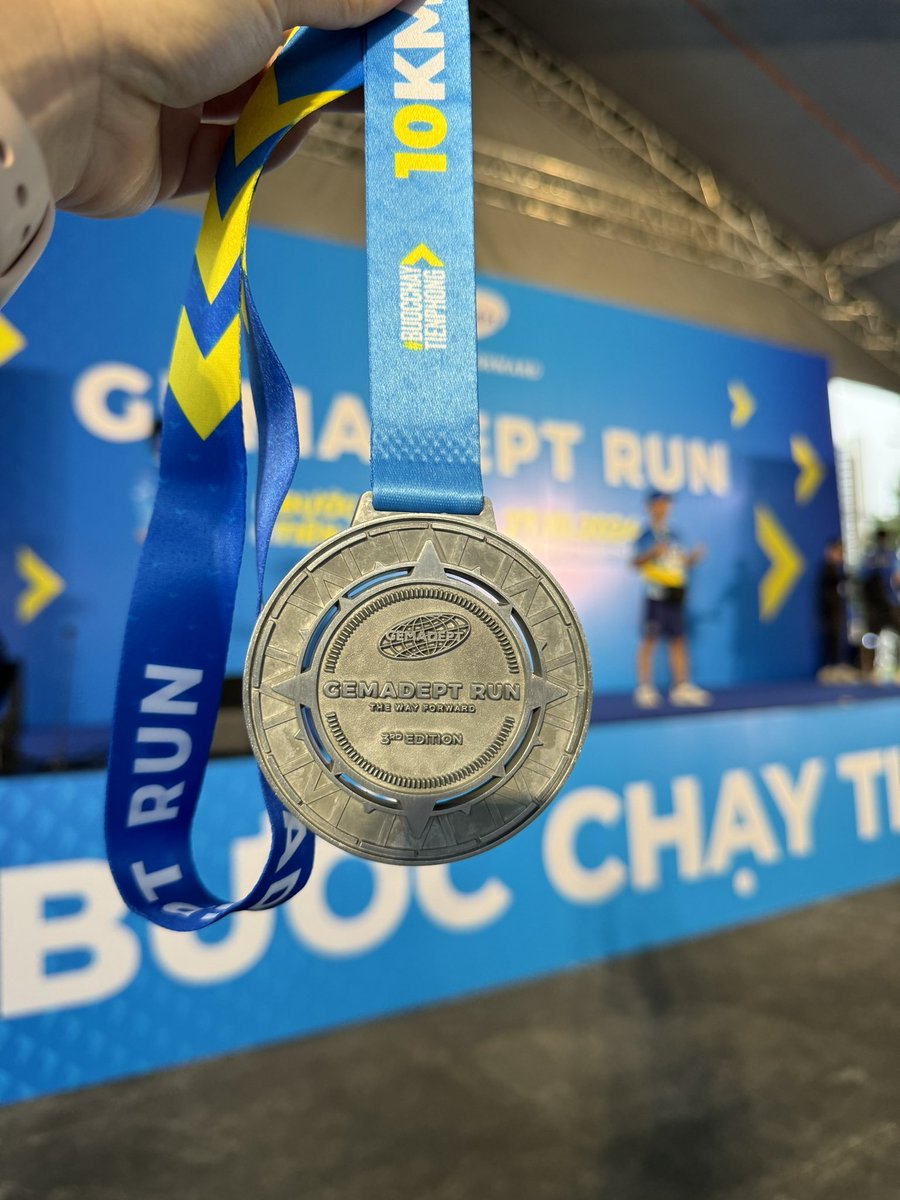 Queeniitrance's tweet photo. Huân chương lao động hạng bao nhiêu không biết nữa.
Xịt khói bùng nổ
#gemadept #marathon https://t.co/LydXEw6sOc