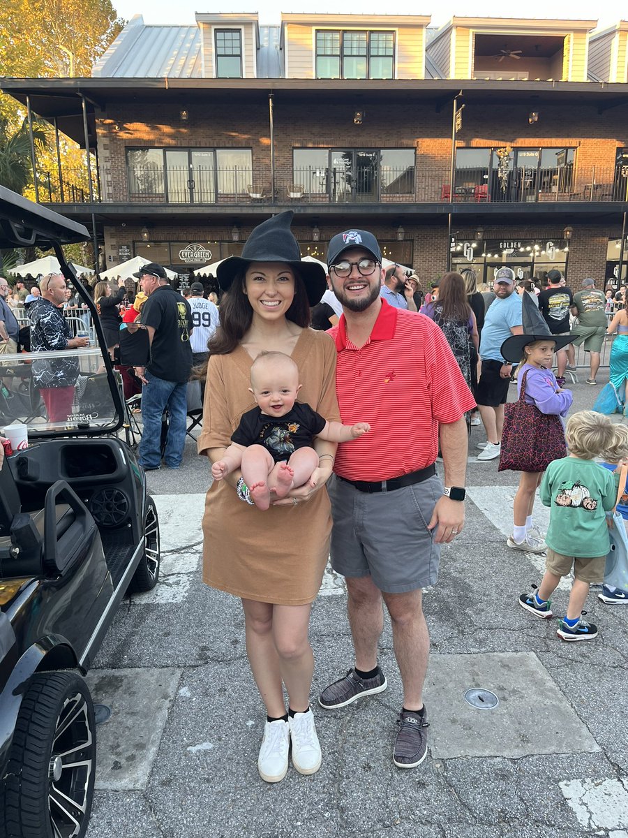 HuntTheJones's tweet photo. Took Truett to see the Witches ride!
#WitchesRideOS #DowntownOS #OStheBEST https://t.co/qZvcLk1so0