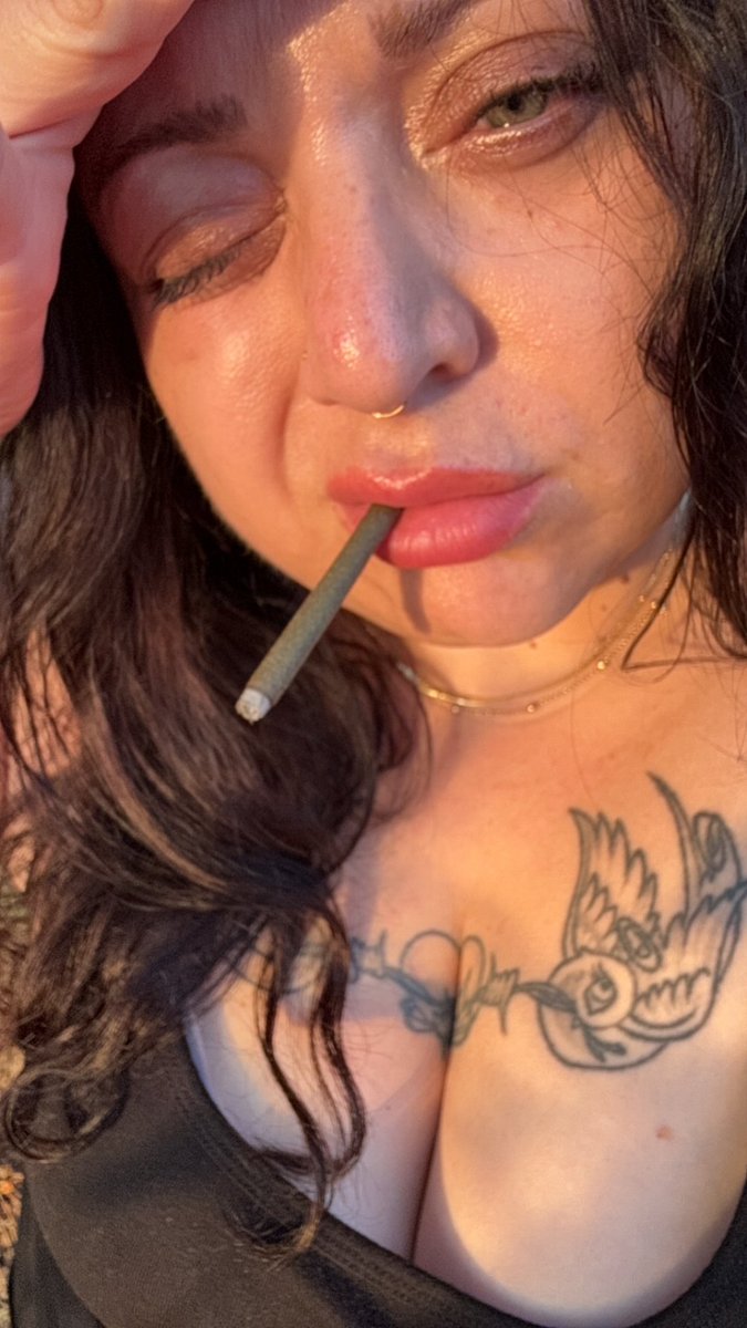 fiestamule's tweet photo. Pregaming for @BouncingSoulsNJ @thefest #stonerfam #festing #thefest https://t.co/Iz9E4ZDH5G
