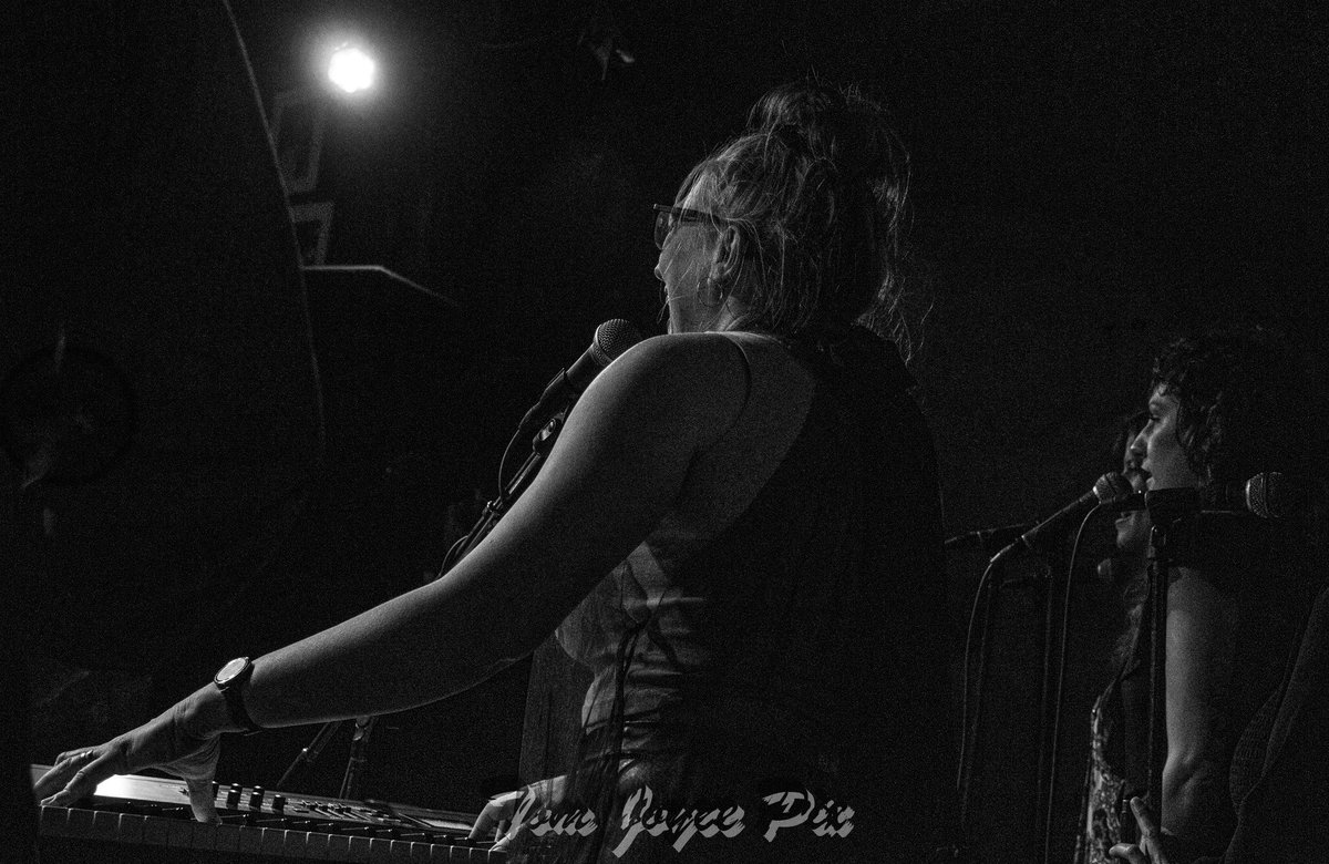 RosedaleTom's tweet photo. Emily Bass &amp; Near Miracle #emilybassandthenearmiracle #zoobar @realemilybass @ZOOBARFESTIVAL https://t.co/MEkHHB8QrQ