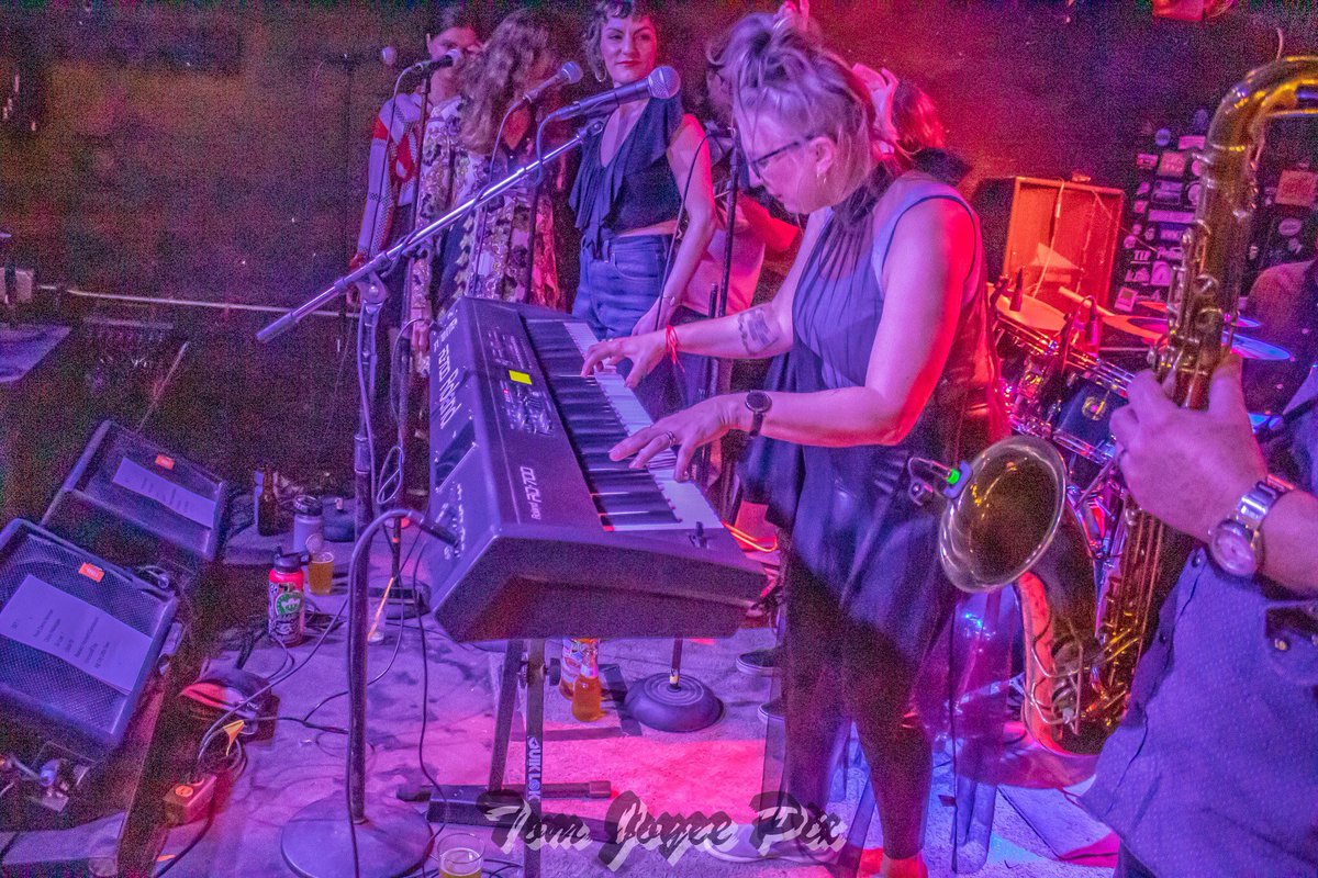RosedaleTom's tweet photo. Emily Bass &amp; Near Miracle #emilybassandthenearmiracle #zoobar @realemilybass @ZOOBARFESTIVAL https://t.co/MEkHHB8QrQ