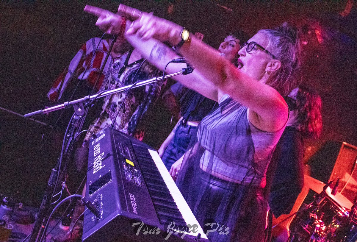 RosedaleTom's tweet photo. Emily Bass &amp; Near Miracle #emilybassandthenearmiracle #zoobar @realemilybass @ZOOBARFESTIVAL https://t.co/GVJPwKQN2F