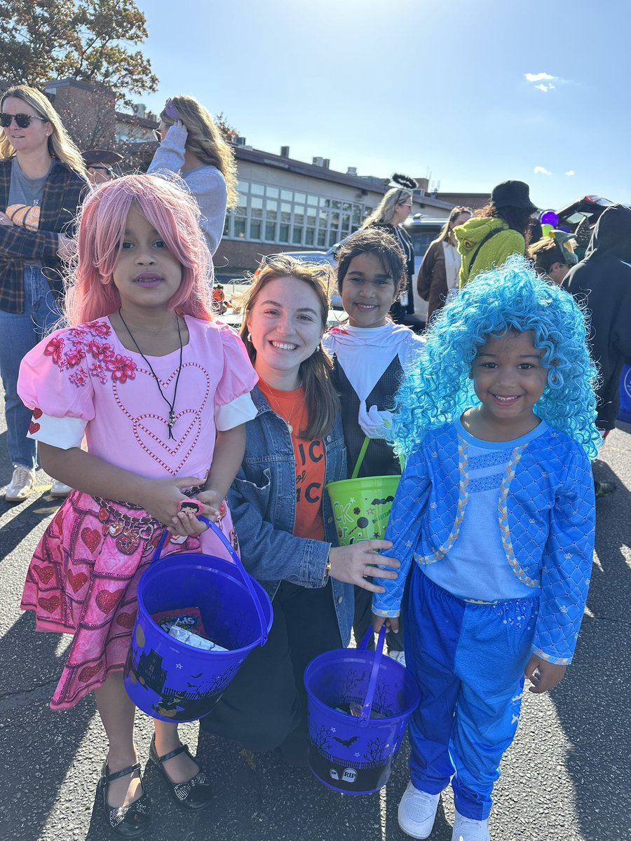 _MsFenty's tweet photo. Trunk Or Treat this morning! 🎃 @CherryLaneCP1 https://t.co/uMVdirhiJQ