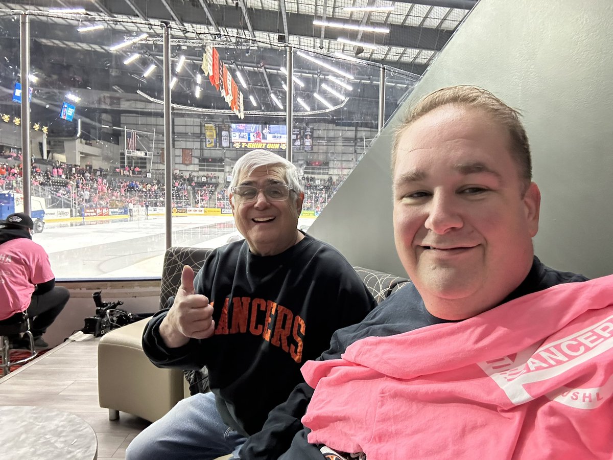 OmahaTeleTom's tweet photo. @OmahaLancers ⚔️pink out game with my favorite father-in-law! #Tweettheheat https://t.co/ZWnJKyK1LZ