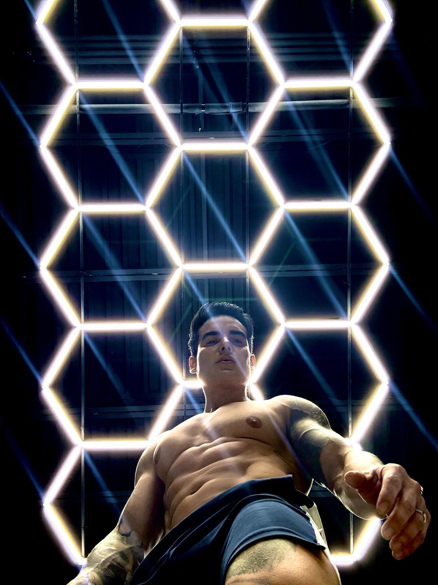 AlexanderTorr3s's tweet photo. Luces, Cámara , Acción 💥
#AlexanderTorres #Actor #Realities #Series #Novelas #Fitnessmotivation #Workout #Selfie #Lightcameraaction #kylieminogue https://t.co/88mO8p7j4S